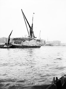 Topsail barge on the Thames with its top mast lowered, London, c1905. Artist: Unknown
