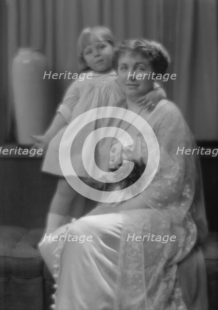 Cameron, Alexander, Jr., Mrs., and baby, portrait photograph, 1912 July 2. Creator: Arnold Genthe.