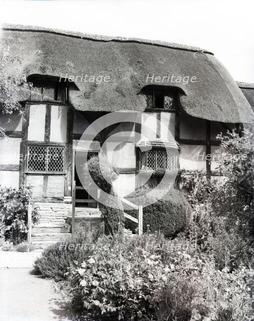 Anne Hathaway's Cottage, Shottery, Stratford-upon-Avon, Warwickshire, c1955. Creator: Arthur Charles Kirby Ware.