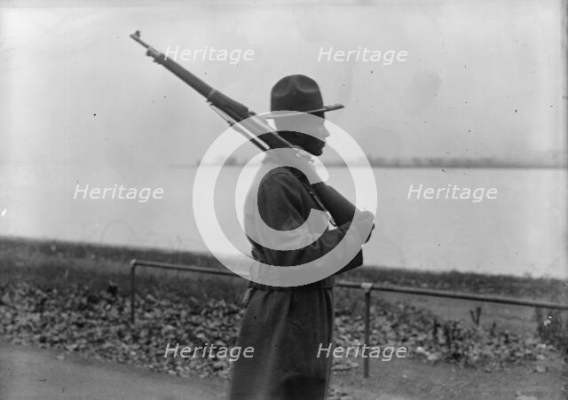 Army, U.S. Negro Troops, 1917. Creator: Harris & Ewing.