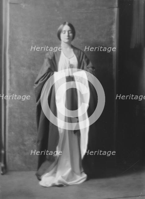 Mower, Margaret, Miss, portrait photograph, 1918 Feb. 28. Creator: Arnold Genthe.