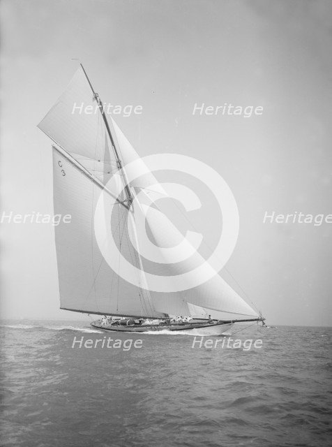 The 19-metre class 'Corona' close-hauled, 1911. Creator: Kirk & Sons of Cowes.