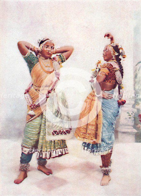 Baroda nautch girls, 1902. Artist: Vernon & Co.