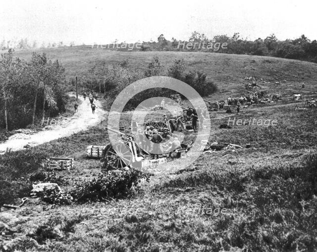 'Notre Artillerie dans les lignes Allemandes; un groupe francais de 75 en batterie, le soir..., 1918 Creator: Unknown.