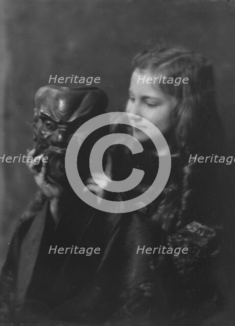 Emerson, Lillian, Miss, portrait photograph, 1917 May 16. Creator: Arnold Genthe.