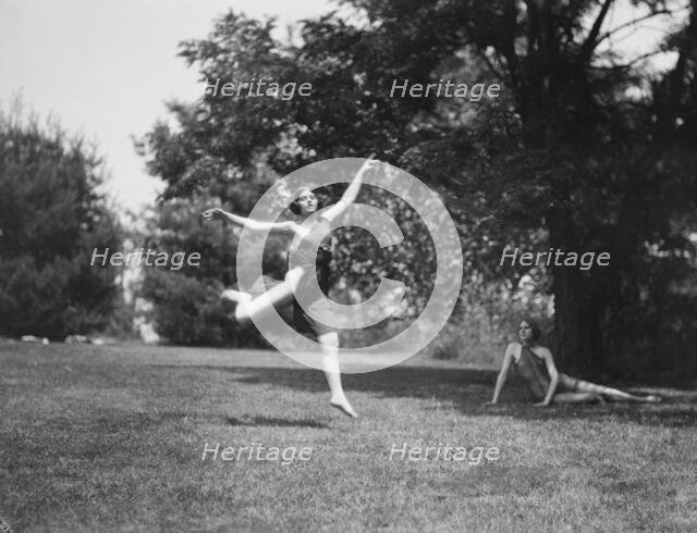 Wanger, Beatrice, Miss, and Miss Solveig Hornbeck, 1921 June 21. Creator: Arnold Genthe.
