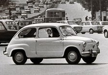 Seat 600 circulating by the Alcala street, 1972.