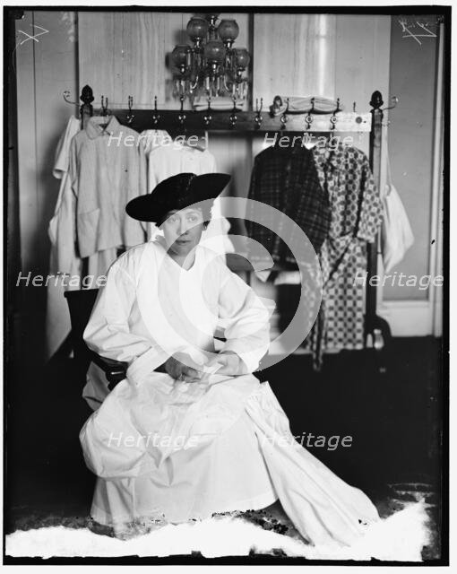 Mrs. Ralph Gallinger, between 1910 and 1920. Creator: Harris & Ewing.