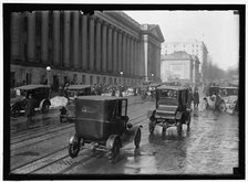 Street scene, Washington, D.C., between 1913 and 1918. Creator: Harris & Ewing.