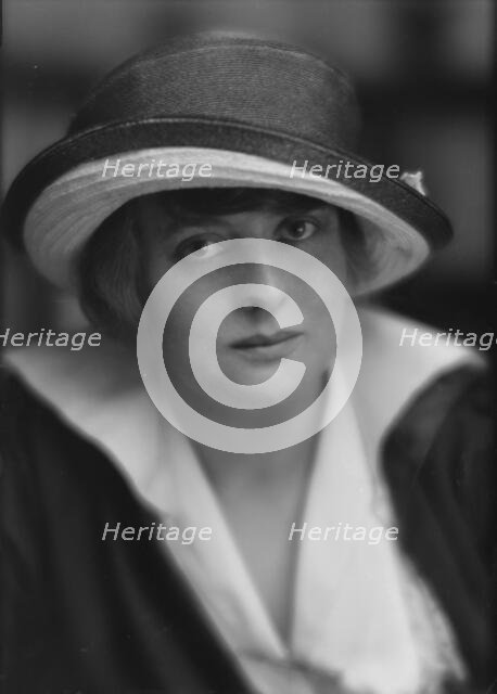 Boland, Mary, Miss, portrait photograph, 1914 June 5. Creator: Arnold Genthe.