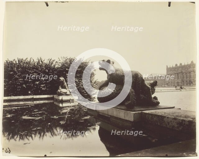 Versailles, Fontaine du Point du Jour, (Tigre Terrassant un Ours par Houzeau), 1903. Creator: Eugene Atget.