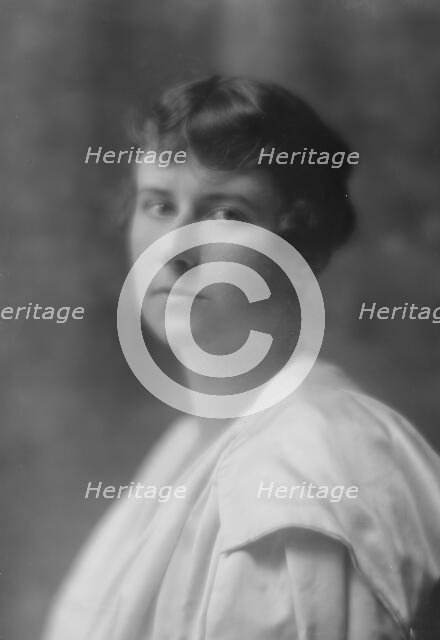 Cisco, John Jay, Mrs., portrait photograph, 1915 June 22. Creator: Arnold Genthe.