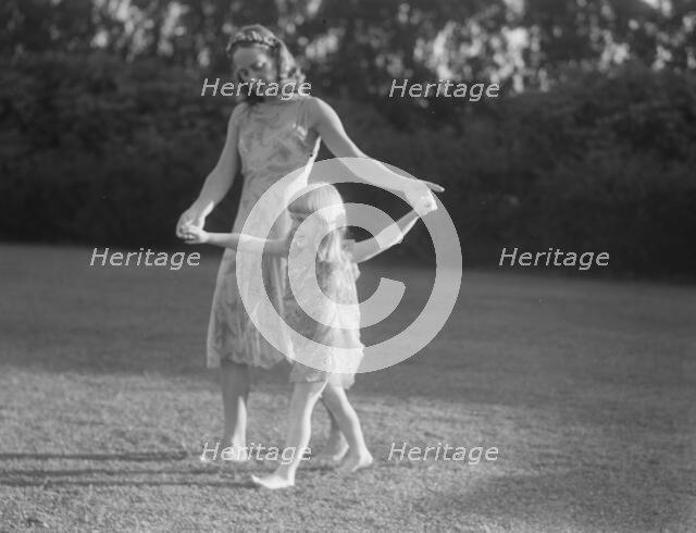 Anita Zahn dancers, between 1911 and 1942. Creator: Arnold Genthe.
