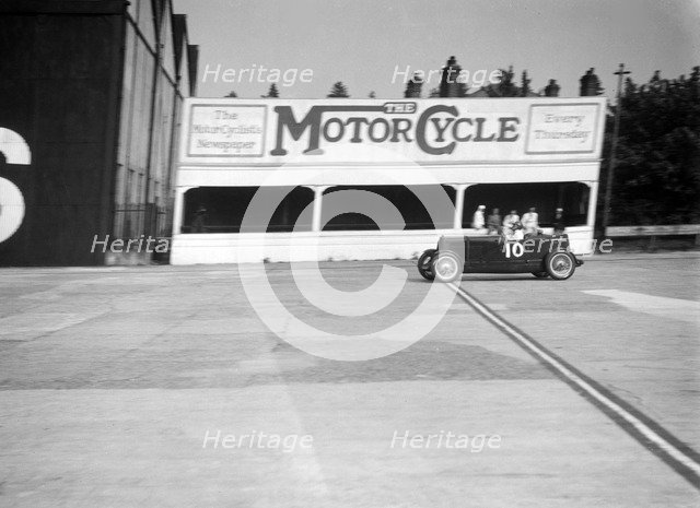 Lea-Francis 1496 cc at Brooklands. Artist: Bill Brunell.
