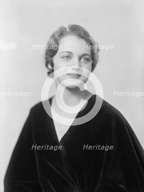Earnshaw, Helen - Portrait, 1933. Creator: Harris & Ewing.