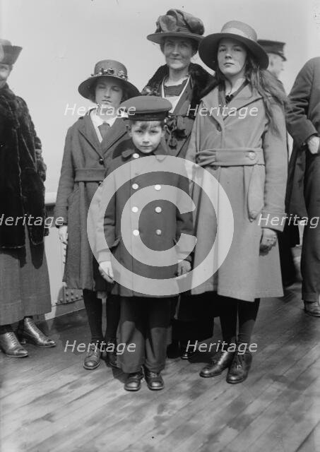 Sims family, between c1915 and c1920. Creator: Bain News Service.