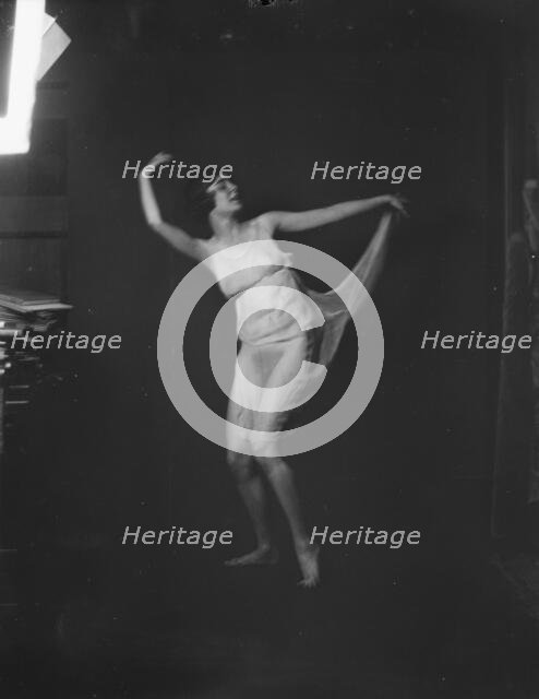 Florence Noyes dancers, between 1915 and 1918. Creator: Arnold Genthe.