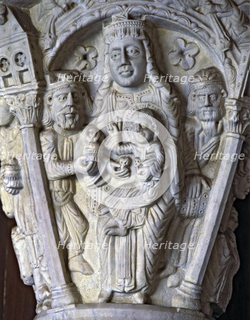 Central capital in the front door of the cloister of the Cathedral of Tarragona representing 'Epi…