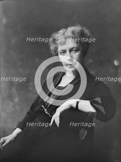 Mrs. C. Bahnsen, portrait photograph, 1919 Oct. 31. Creator: Arnold Genthe.