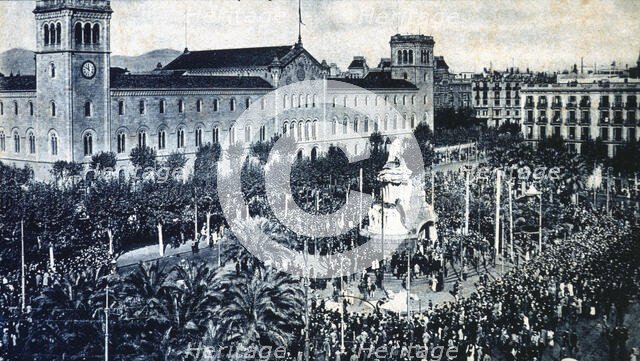 Barcelona, inauguration of the monument dedicated to Dr. Bartolomé Robert in the University Place, 1 Creator: Llimona, Josep (1863-1934).