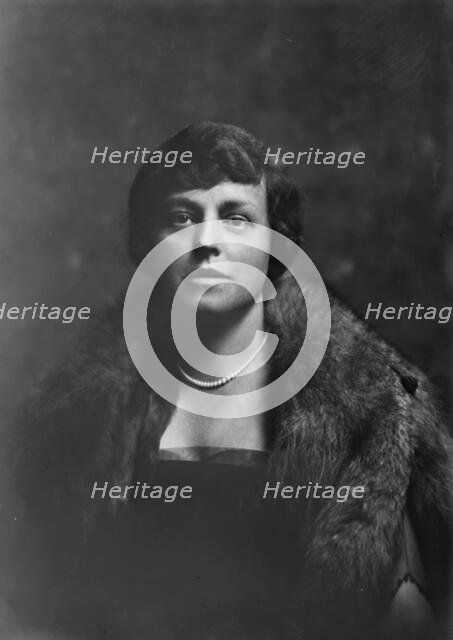 Mrs. Winchester Noyes, portrait photograph, 1919 Sept. 23. Creator: Arnold Genthe.