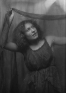 Carmen, Karline, Miss, portrait photograph, 1913. Creator: Arnold Genthe.