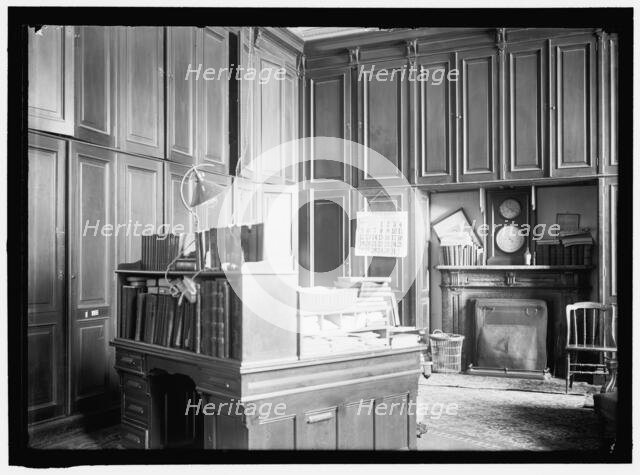 Unidentified office, between 1911 and 1920. Creator: Harris & Ewing.