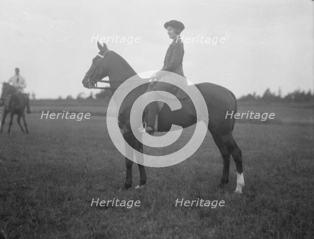 Crosbie, Violet, Miss, on horseback at Long Beach, New York, 1917 Aug. Creator: Arnold Genthe.