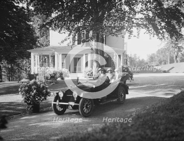 Leslie, Margeurite, and friends, in automobile, 1917 Aug. 18. Creator: Arnold Genthe.