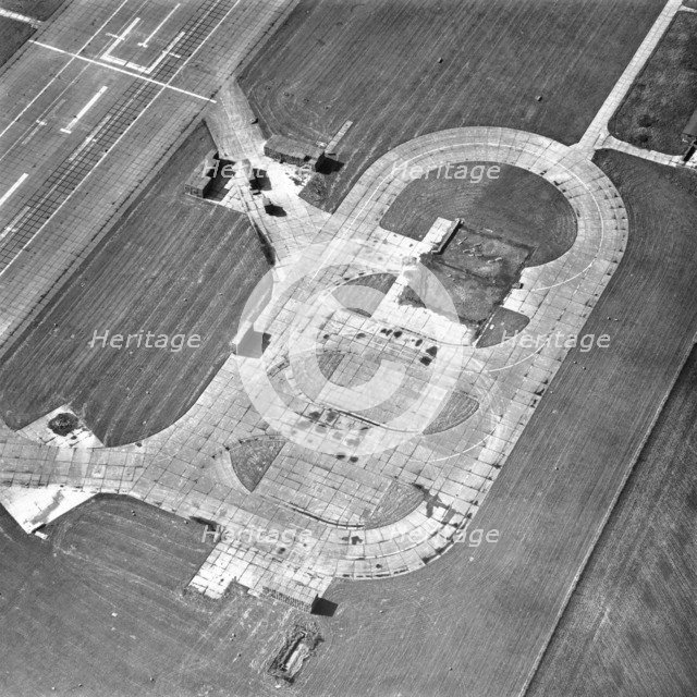 Bedford Airfield, Bedfordshire, 2000. Artist: EH/RCHME staff photographer