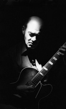 Joe Pass, American virtuoso jazz guitarist, Ronnie Scott's, 1980. Artist: Brian O'Connor.