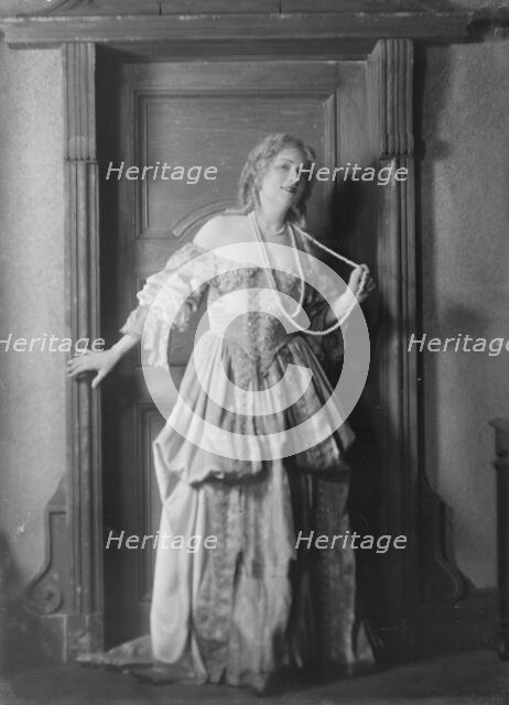 Bates, Blanche, Miss (Mrs. George Creel), portrait photograph, 1919 Mar. 6. Creator: Arnold Genthe.