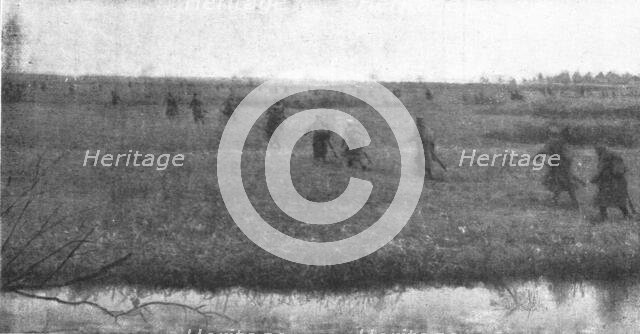 'L'offensive Russe en Volhynie et en Bukovine, 10 juillet 1916; infanterie a l'attaque', 1916. Creator: Unknown.
