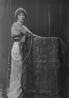 Mrs. Rosecrans Baldwin, portrait photograph, 1918 Aug. 27. Creator: Arnold Genthe.