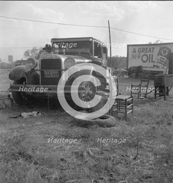 On the move, Wagoner, Wagoner County, Oklahoma, 1936. Creator: Dorothea Lange.