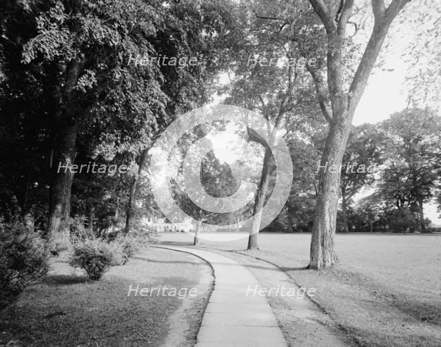 West approach, Mt. Vernon, Va., between 1900 and 1915. Creator: William H. Jackson.