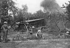 Big railway gun firing during the advance in the west, First World War, 1914-1918, (c1920). Artist: Unknown