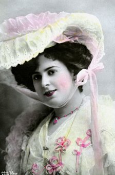 Gaynor Rowlands (1883-1906), English actress, early 20th century.Artist: Johnston & Hoffman