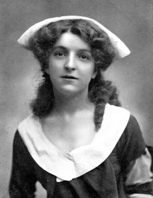 Molly McIntyre (1886-1952), Scottish actress, 1905.Artist: W&D Downey