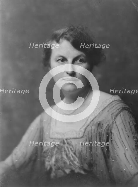 Hamlin, G.W., Mrs., portrait photograph, 1917 Aug. 17. Creator: Arnold Genthe.