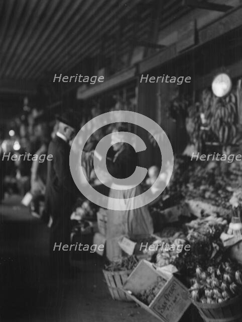 Market scene, New Orleans, between 1920 and 1926. Creator: Arnold Genthe.