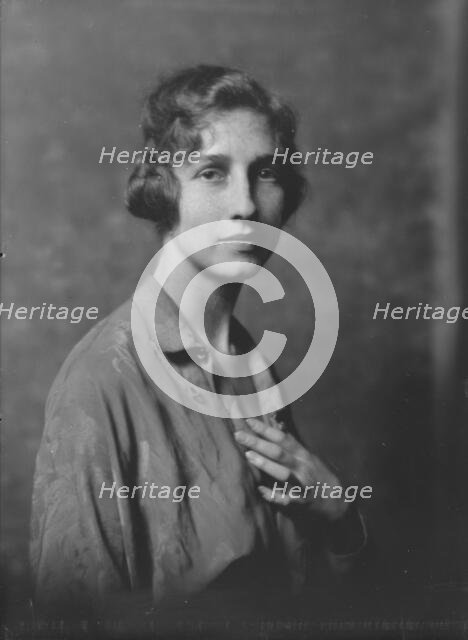 Miss McMahon, portrait photograph, 1917 Dec. 5. Creator: Arnold Genthe.