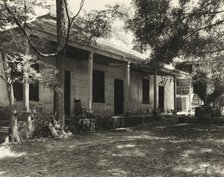Elmscourt, quarters, Natchez, Adams County, Mississippi, 1938. Creator: Frances Benjamin Johnston.