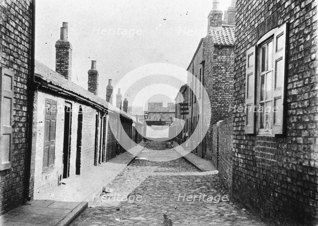 Back street in a York slum, Yorkshire, 1901. Artist: Unknown
