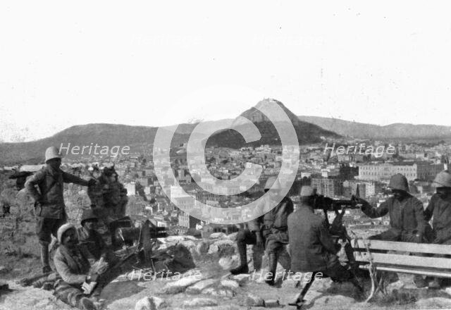 'Les Evenements de Grece; Les 27 et 28 juin, sur l'Acropole: canon de montagne et mitrailleuse en po Creator: Unknown.