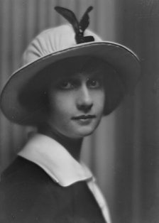 Ives, Charlotte, portrait photograph, 1913. Creator: Arnold Genthe.