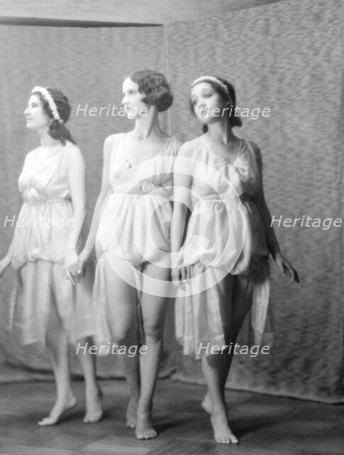 Anna Duncan and dancers, between 1911 and 1942. Creator: Arnold Genthe.