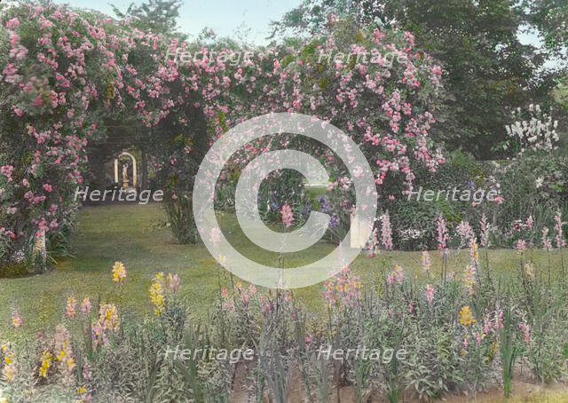 "Westlawn," Edward Tiffany Dyer house, Great Plains Road, Southampton, New York, 1914. Creator: Frances Benjamin Johnston.