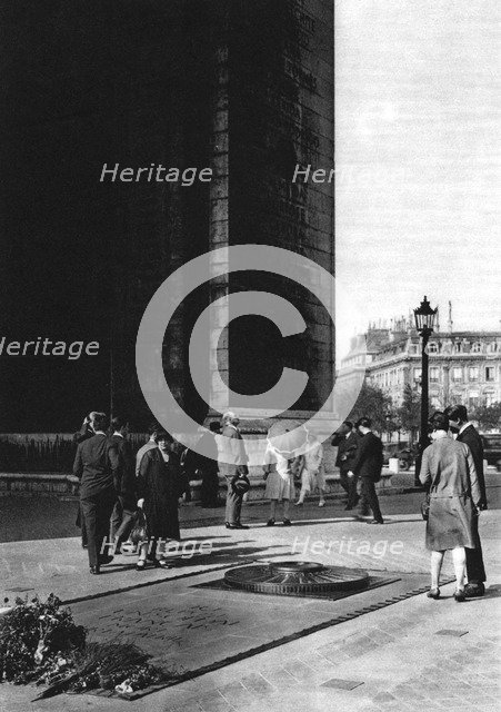 Tomb of the Unknown Soldier, Paris, 1931.Artist: Ernest Flammarion