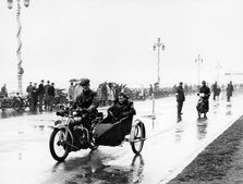 A Bat motorbike and sidecar taking part in the Pioneer Run, Brighton, 1913. Artist: Unknown